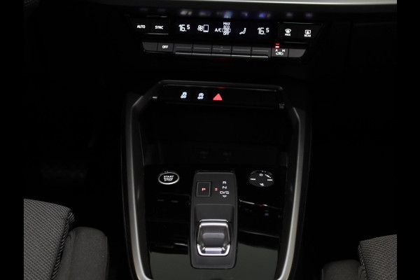 Audi A3 Sportback 30 TFSI Attitude 110 pk S-tronic | Navigatie | Parkeersensoren achter | Autom. airco | Apple Carplay/Android Auto | LED koplampen |