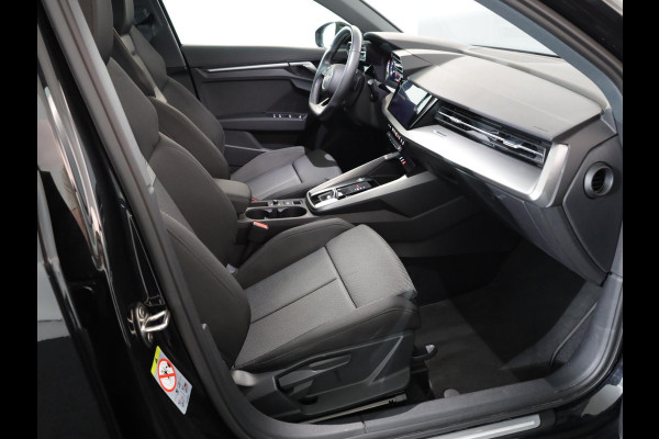 Audi A3 Sportback 30 TFSI Attitude 110 pk S-tronic | Navigatie | Parkeersensoren achter | Autom. airco | Apple Carplay/Android Auto | LED koplampen |