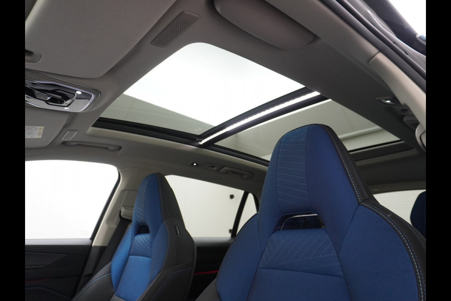 Lynk & Co 01 1.5 PHEV AUT-7 261pk Pano-Schuif-K-dak 20" 360°Camera Apple Carplay Android Auto Adaptive-Cruise Navi Pdc Ecc Keyless Led Plug-I Elek.Memory.Stoel File assistent Dodehoek detector Elektrisch bedienbare achterklep Rijstrooksensor Wifi Verkeersbord detectie 425Nm koppel 3,7kw laadvermogen A-label Euro 6 Hybride Benzine/Elektrisch rijden tot ca.69km 1.800kg trekvermogen