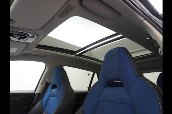 Lynk & Co 01 1.5 PHEV AUT-7 261pk Pano-Schuif-K-dak 20" 360°Camera Apple Carplay Android Auto Adaptive-Cruise Navi Pdc Ecc Keyless Led Plug-I Elek.Memory.Stoel File assistent Dodehoek detector Elektrisch bedienbare achterklep Rijstrooksensor Wifi Verkeersbord detectie 425Nm koppel 3,7kw laadvermogen A-label Euro 6 Hybride Benzine/Elektrisch rijden tot ca.69km 1.800kg trekvermogen