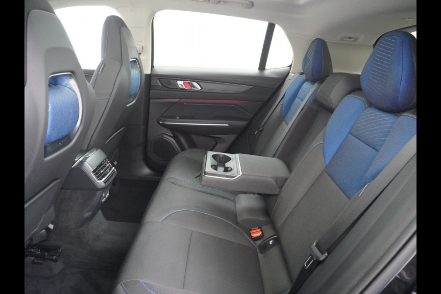 Lynk & Co 01 1.5 PHEV AUT-7 261pk Pano-Schuif-K-dak 20" 360°Camera Apple Carplay Android Auto Adaptive-Cruise Navi Pdc Ecc Keyless Led Plug-I Elek.Memory.Stoel File assistent Dodehoek detector Elektrisch bedienbare achterklep Rijstrooksensor Wifi Verkeersbord detectie 425Nm koppel 3,7kw laadvermogen A-label Euro 6 Hybride Benzine/Elektrisch rijden tot ca.69km 1.800kg trekvermogen