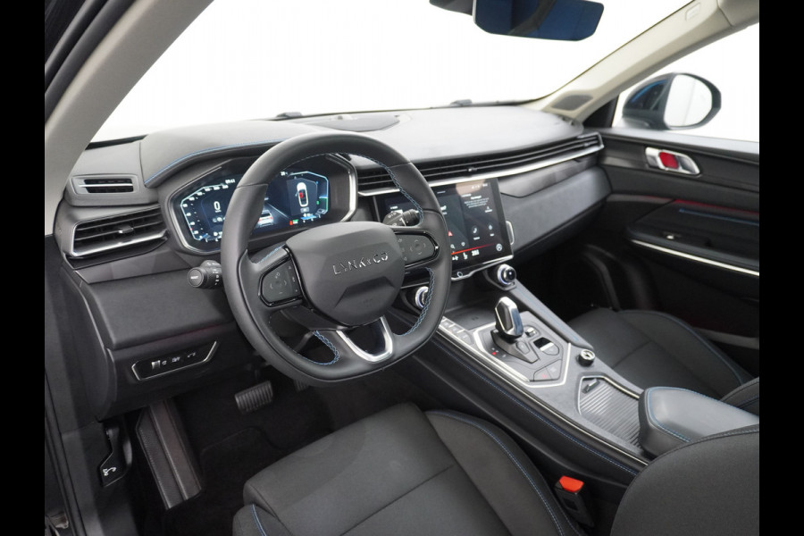 Lynk & Co 01 1.5 PHEV AUT-7 261pk Pano-Schuif-K-dak 20" 360°Camera Apple Carplay Android Auto Adaptive-Cruise Navi Pdc Ecc Keyless Led Plug-I Elek.Memory.Stoel File assistent Dodehoek detector Elektrisch bedienbare achterklep Rijstrooksensor Wifi Verkeersbord detectie 425Nm koppel 3,7kw laadvermogen A-label Euro 6 Hybride Benzine/Elektrisch rijden tot ca.69km 1.800kg trekvermogen