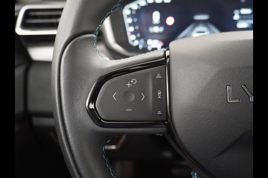 Lynk & Co 01 1.5 PHEV AUT-7 261pk Pano-Schuif-K-dak 20" 360°Camera Apple Carplay Android Auto Adaptive-Cruise Navi Pdc Ecc Keyless Led Plug-I Elek.Memory.Stoel File assistent Dodehoek detector Elektrisch bedienbare achterklep Rijstrooksensor Wifi Verkeersbord detectie 425Nm koppel 3,7kw laadvermogen A-label Euro 6 Hybride Benzine/Elektrisch rijden tot ca.69km 1.800kg trekvermogen