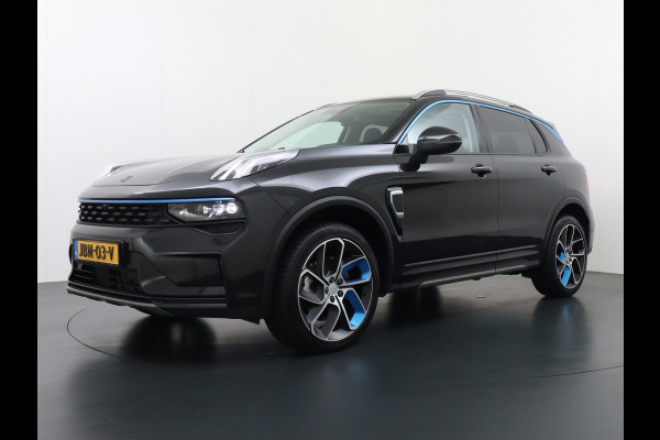 Lynk & Co 01 1.5 PHEV AUT-7 261pk Pano-Schuif-K-dak 20" 360°Camera Apple Carplay Android Auto Adaptive-Cruise Navi Pdc Ecc Keyless Led Plug-I Elek.Memory.Stoel File assistent Dodehoek detector Elektrisch bedienbare achterklep Rijstrooksensor Wifi Verkeersbord detectie 425Nm koppel 3,7kw laadvermogen A-label Euro 6 Hybride Benzine/Elektrisch rijden tot ca.69km 1.800kg trekvermogen
