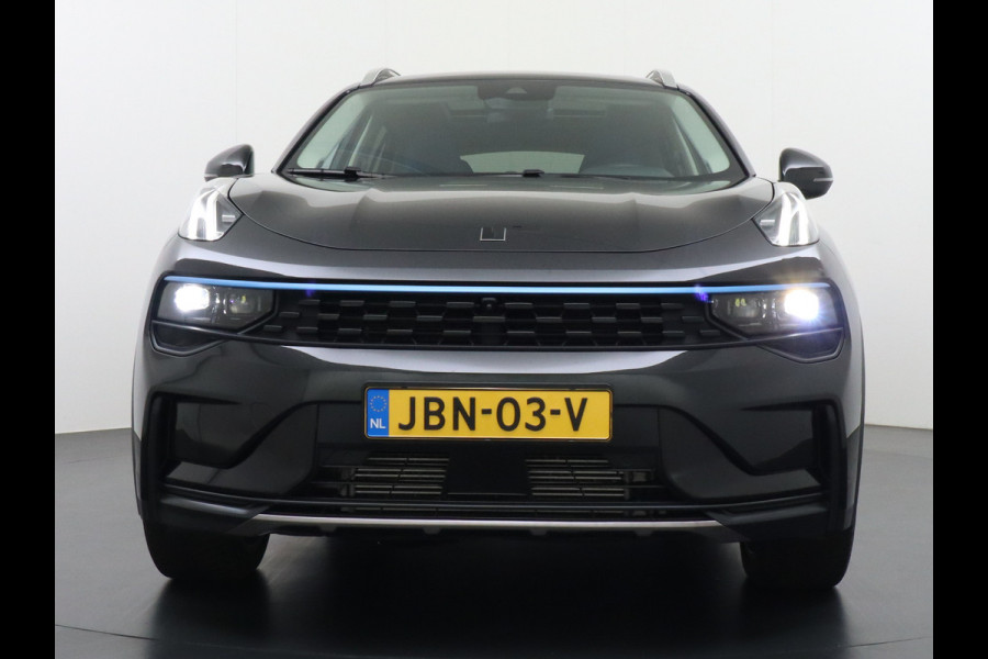 Lynk & Co 01 1.5 PHEV AUT-7 261pk Pano-Schuif-K-dak 20" 360°Camera Apple Carplay Android Auto Adaptive-Cruise Navi Pdc Ecc Keyless Led Plug-I Elek.Memory.Stoel File assistent Dodehoek detector Elektrisch bedienbare achterklep Rijstrooksensor Wifi Verkeersbord detectie 425Nm koppel 3,7kw laadvermogen A-label Euro 6 Hybride Benzine/Elektrisch rijden tot ca.69km 1.800kg trekvermogen