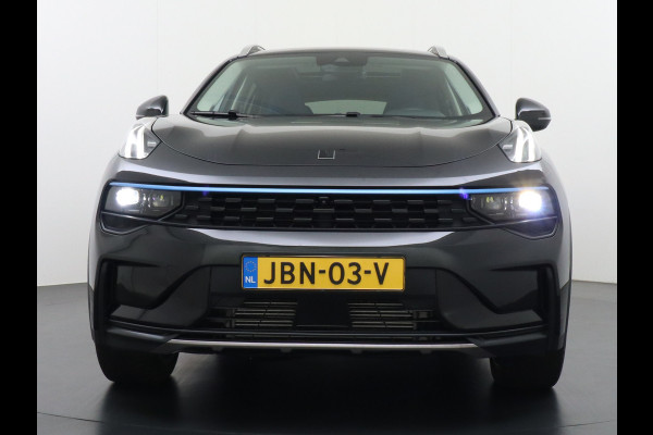 Lynk & Co 01 1.5 PHEV AUT-7 261pk Pano-Schuif-K-dak 20" 360°Camera Apple Carplay Android Auto Adaptive-Cruise Navi Pdc Ecc Keyless Led Plug-I Elek.Memory.Stoel File assistent Dodehoek detector Elektrisch bedienbare achterklep Rijstrooksensor Wifi Verkeersbord detectie 425Nm koppel 3,7kw laadvermogen A-label Euro 6 Hybride Benzine/Elektrisch rijden tot ca.69km 1.800kg trekvermogen