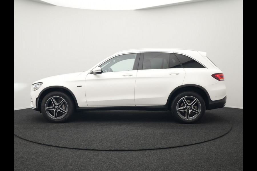 Mercedes-Benz GLC 300e 4MATIC AMG Plug In Hybrid 320pk Dealer O.H PHEV | Alcantara Sportstoelen Verwarmd | Cruise Control | Camera | Apple Carplay | 19"L.M | Navi Full Map | DAB |