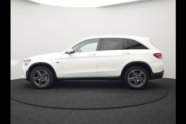Mercedes-Benz GLC 300e 4MATIC AMG Plug In Hybrid 320pk Dealer O.H PHEV | Alcantara Sportstoelen Verwarmd | Cruise Control | Camera | Apple Carplay | 19"L.M | Navi Full Map | DAB |