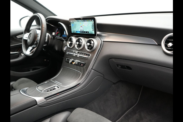 Mercedes-Benz GLC 300e 4MATIC AMG Plug In Hybrid 320pk Dealer O.H PHEV | Alcantara Sportstoelen Verwarmd | Cruise Control | Camera | Apple Carplay | 19"L.M | Navi Full Map | DAB |