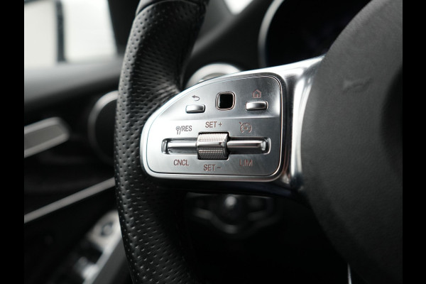 Mercedes-Benz GLC 300e 4MATIC AMG Plug In Hybrid 320pk Dealer O.H PHEV | Alcantara Sportstoelen Verwarmd | Cruise Control | Camera | Apple Carplay | 19"L.M | Navi Full Map | DAB |