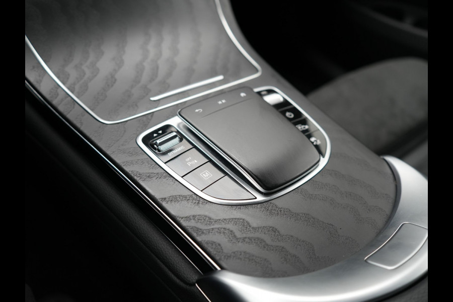 Mercedes-Benz GLC 300e 4MATIC AMG Plug In Hybrid 320pk Dealer O.H PHEV | Alcantara Sportstoelen Verwarmd | Cruise Control | Camera | Apple Carplay | 19"L.M | Navi Full Map | DAB |