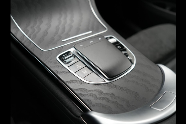 Mercedes-Benz GLC 300e 4MATIC AMG Plug In Hybrid 320pk Dealer O.H PHEV | Alcantara Sportstoelen Verwarmd | Cruise Control | Camera | Apple Carplay | 19"L.M | Navi Full Map | DAB |