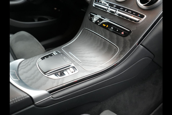Mercedes-Benz GLC 300e 4MATIC AMG Plug In Hybrid 320pk Dealer O.H PHEV | Alcantara Sportstoelen Verwarmd | Cruise Control | Camera | Apple Carplay | 19"L.M | Navi Full Map | DAB |