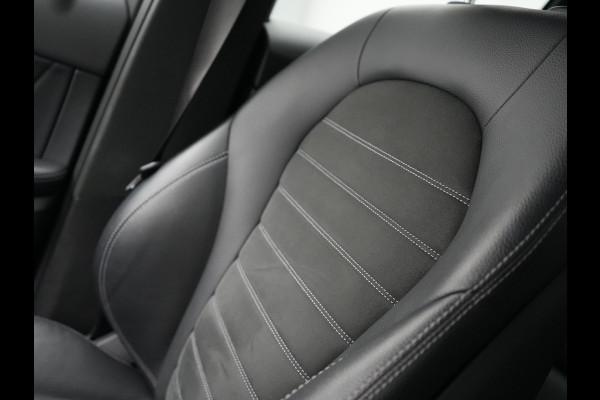 Mercedes-Benz GLC 300e 4MATIC AMG Plug In Hybrid 320pk Dealer O.H PHEV | Alcantara Sportstoelen Verwarmd | Cruise Control | Camera | Apple Carplay | 19"L.M | Navi Full Map | DAB |