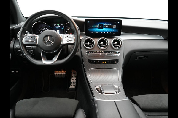 Mercedes-Benz GLC 300e 4MATIC AMG Plug In Hybrid 320pk Dealer O.H PHEV | Alcantara Sportstoelen Verwarmd | Cruise Control | Camera | Apple Carplay | 19"L.M | Navi Full Map | DAB |