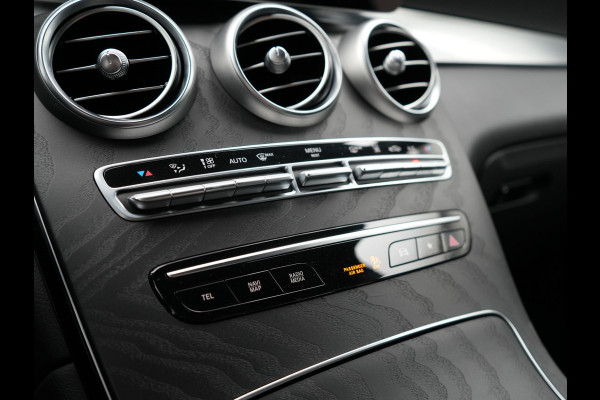 Mercedes-Benz GLC 300e 4MATIC AMG Plug In Hybrid 320pk Dealer O.H PHEV | Alcantara Sportstoelen Verwarmd | Cruise Control | Camera | Apple Carplay | 19"L.M | Navi Full Map | DAB |
