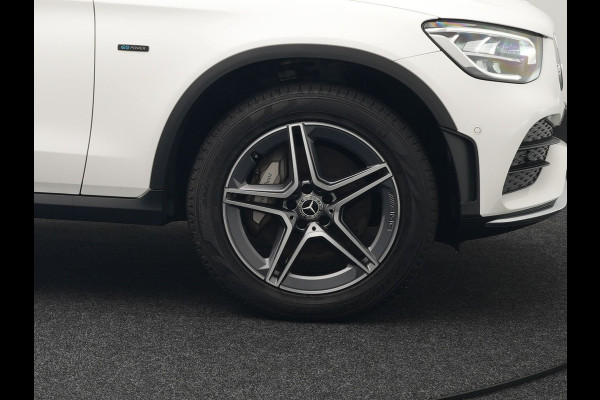 Mercedes-Benz GLC 300e 4MATIC AMG Plug In Hybrid 320pk Dealer O.H PHEV | Alcantara Sportstoelen Verwarmd | Cruise Control | Camera | Apple Carplay | 19"L.M | Navi Full Map | DAB |