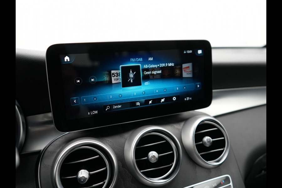 Mercedes-Benz GLC 300e 4MATIC AMG Plug In Hybrid 320pk Dealer O.H PHEV | Alcantara Sportstoelen Verwarmd | Cruise Control | Camera | Apple Carplay | 19"L.M | Navi Full Map | DAB |