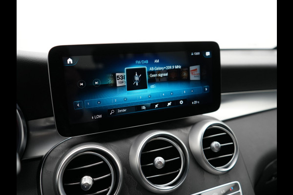 Mercedes-Benz GLC 300e 4MATIC AMG Plug In Hybrid 320pk Dealer O.H PHEV | Alcantara Sportstoelen Verwarmd | Cruise Control | Camera | Apple Carplay | 19"L.M | Navi Full Map | DAB |