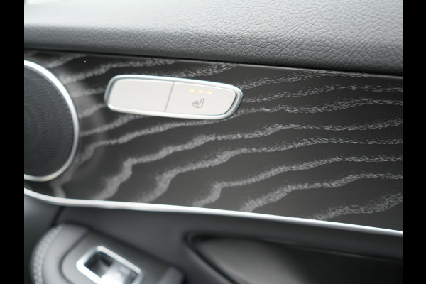 Mercedes-Benz GLC 300e 4MATIC AMG Plug In Hybrid 320pk Dealer O.H PHEV | Alcantara Sportstoelen Verwarmd | Cruise Control | Camera | Apple Carplay | 19"L.M | Navi Full Map | DAB |