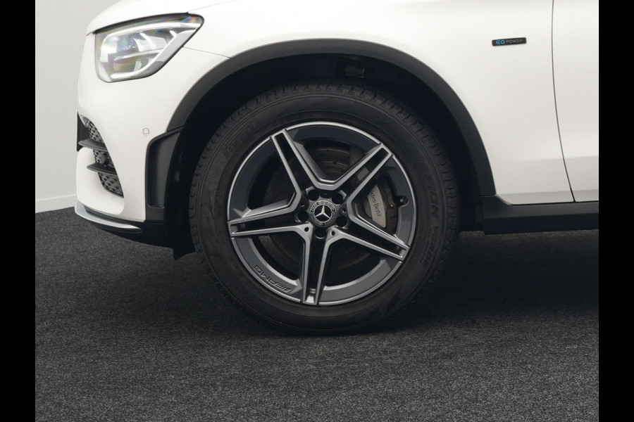 Mercedes-Benz GLC 300e 4MATIC AMG Plug In Hybrid 320pk Dealer O.H PHEV | Alcantara Sportstoelen Verwarmd | Cruise Control | Camera | Apple Carplay | 19"L.M | Navi Full Map | DAB |