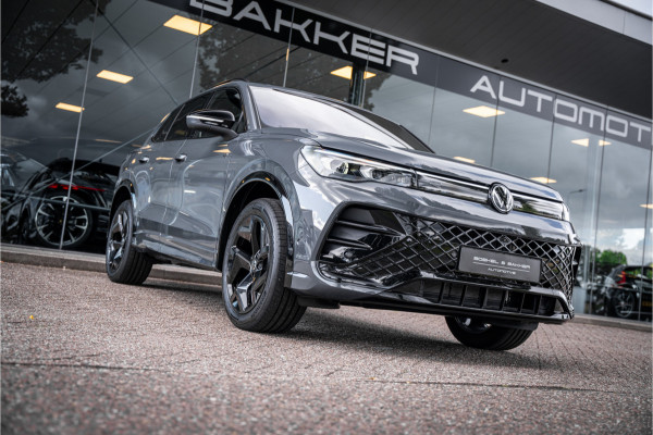 Volkswagen Tiguan 1.5 eHybrid R-Line Edition ** HUD ** Trekhaak ** 360 camera ** Massage Blackstyle **