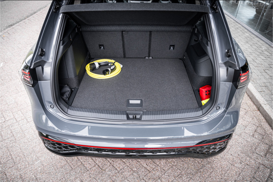 Volkswagen Tiguan 1.5 eHybrid R-Line Edition ** HUD ** Trekhaak ** 360 camera ** Massage Blackstyle **
