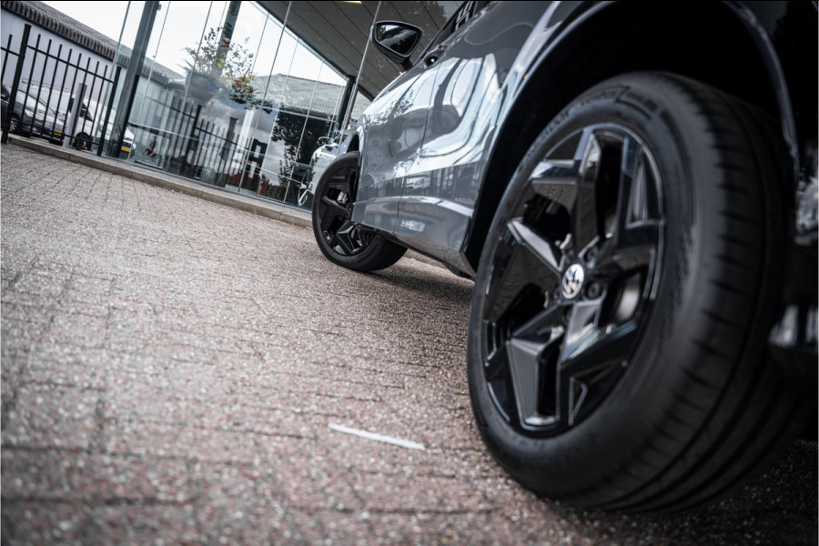 Volkswagen Tiguan 1.5 eHybrid R-Line Edition ** HUD ** Trekhaak ** 360 camera ** Massage Blackstyle **