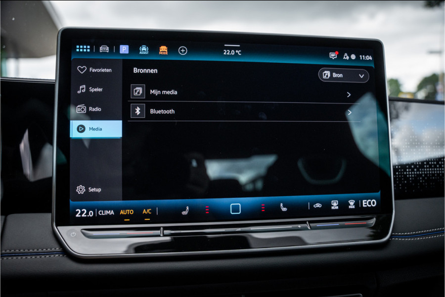 Volkswagen Tiguan 1.5 eHybrid R-Line Edition ** HUD ** Trekhaak ** 360 camera ** Massage Blackstyle **
