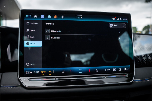Volkswagen Tiguan 1.5 eHybrid R-Line Edition ** HUD ** Trekhaak ** 360 camera ** Massage Blackstyle **