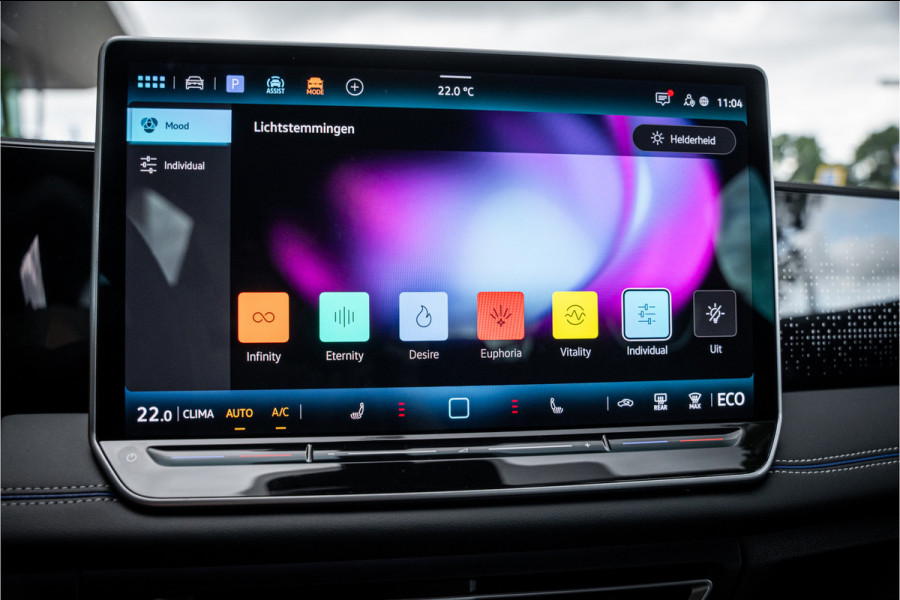 Volkswagen Tiguan 1.5 eHybrid R-Line Edition ** HUD ** Trekhaak ** 360 camera ** Massage Blackstyle **