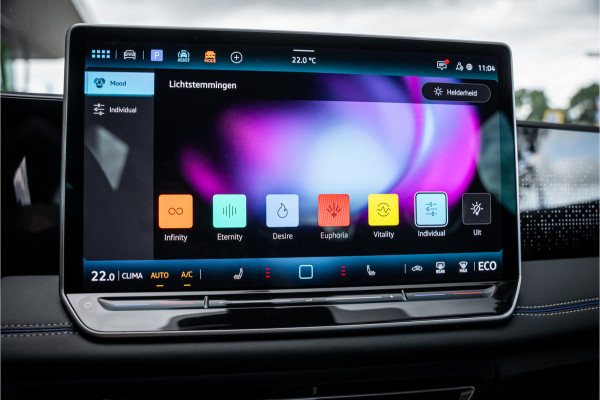 Volkswagen Tiguan 1.5 eHybrid R-Line Edition ** HUD ** Trekhaak ** 360 camera ** Massage Blackstyle **