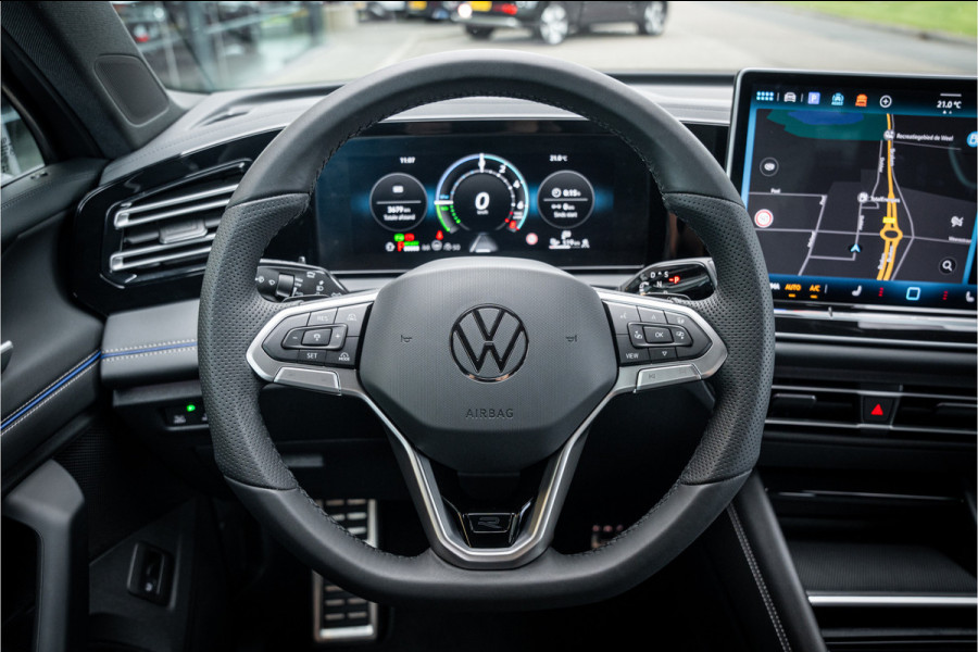 Volkswagen Tiguan 1.5 eHybrid R-Line Edition ** HUD ** Trekhaak ** 360 camera ** Massage Blackstyle **