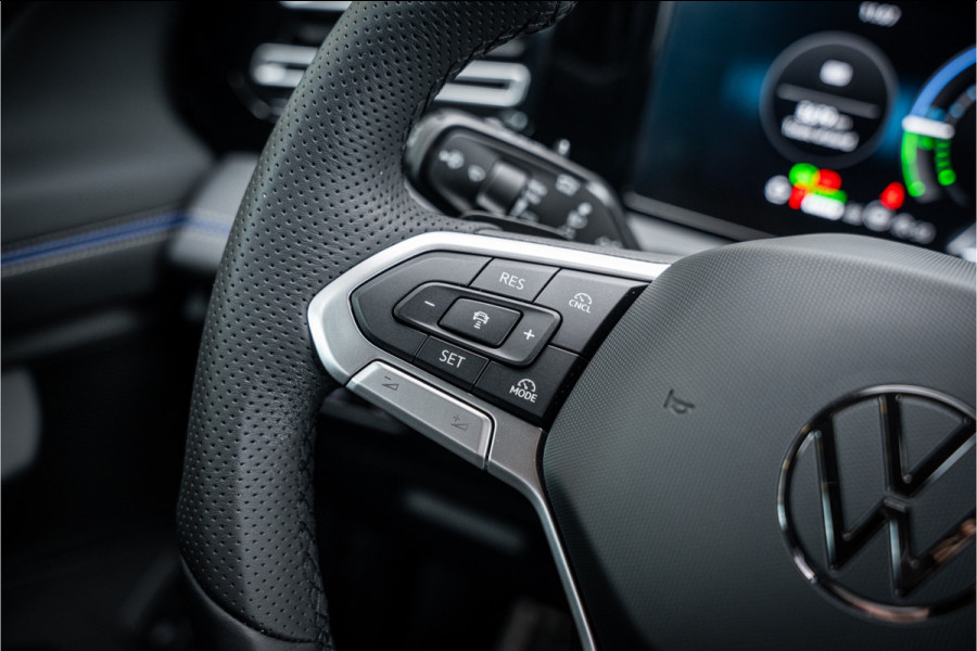 Volkswagen Tiguan 1.5 eHybrid R-Line Edition ** HUD ** Trekhaak ** 360 camera ** Massage Blackstyle **