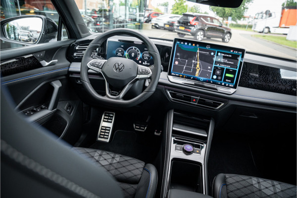 Volkswagen Tiguan 1.5 eHybrid R-Line Edition ** HUD ** Trekhaak ** 360 camera ** Massage Blackstyle **
