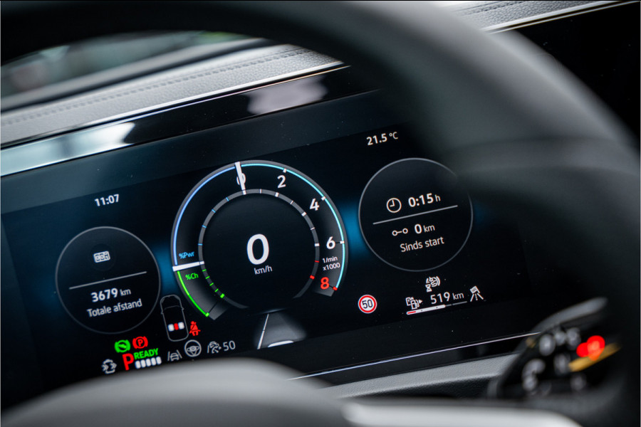 Volkswagen Tiguan 1.5 eHybrid R-Line Edition ** HUD ** Trekhaak ** 360 camera ** Massage Blackstyle **