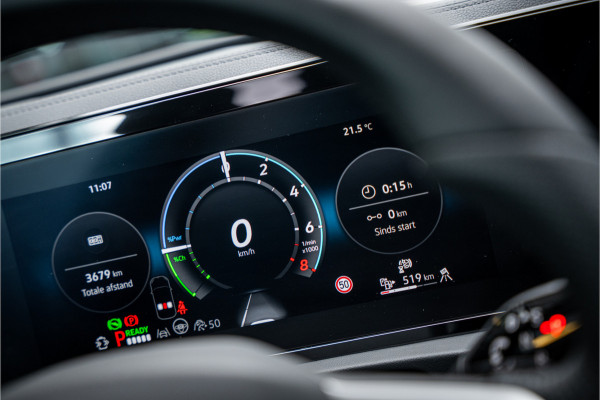 Volkswagen Tiguan 1.5 eHybrid R-Line Edition ** HUD ** Trekhaak ** 360 camera ** Massage Blackstyle **