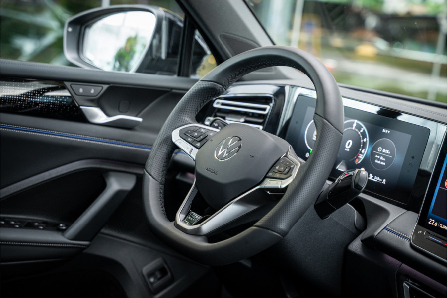 Volkswagen Tiguan 1.5 eHybrid R-Line Edition ** HUD ** Trekhaak ** 360 camera ** Massage Blackstyle **