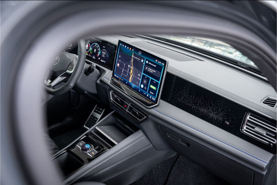 Volkswagen Tiguan 1.5 eHybrid R-Line Edition ** HUD ** Trekhaak ** 360 camera ** Massage Blackstyle **