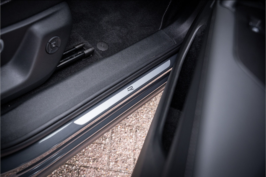 Volkswagen Tiguan 1.5 eHybrid R-Line Edition ** HUD ** Trekhaak ** 360 camera ** Massage Blackstyle **