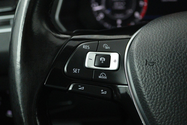 Volkswagen Tiguan 1.4 TSI ACT Highline (PANORAMADAK, TREKHAAK, STOELVERWARMING, LEER, DIGITALE COCKPIT, ACHTERUITRIJCAMERA) )