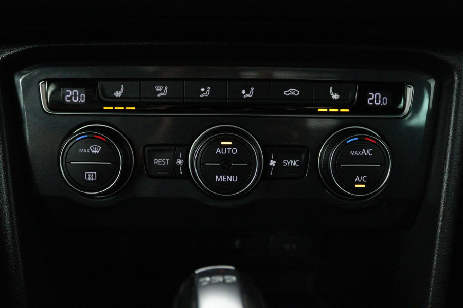 Volkswagen Tiguan 1.4 TSI ACT Highline (PANORAMADAK, TREKHAAK, STOELVERWARMING, LEER, DIGITALE COCKPIT, ACHTERUITRIJCAMERA) )