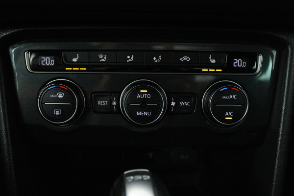 Volkswagen Tiguan 1.4 TSI ACT Highline (PANORAMADAK, TREKHAAK, STOELVERWARMING, LEER, DIGITALE COCKPIT, ACHTERUITRIJCAMERA) )