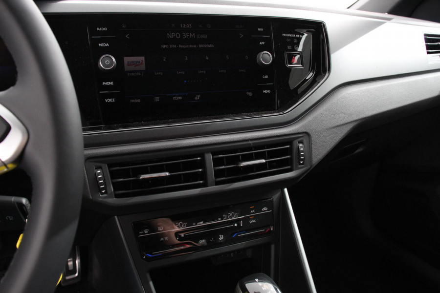 Volkswagen Polo 1.0 TSI DSG R-Line Demo! | Panorama dak Navigatie App Connect Climate Control DAB | LED Parkeer sensoren Camera Cruise control adaptive  Lichtmetalen velgen