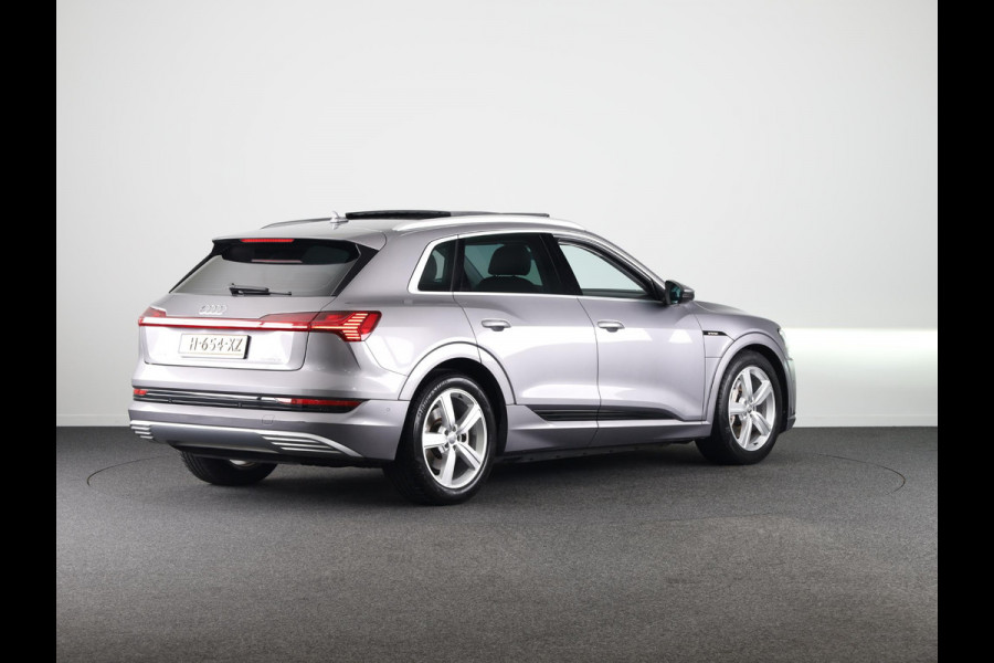 Audi e-tron e-tron 50 quattro Launch edition plus 71 kWh 313pk | SoH 90% | Panoramadak | Lederen bekleding | Adaptieve cruise controle | Elektrisch verstelbare voorstoelen | Memory