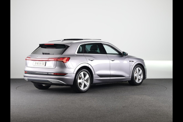 Audi e-tron e-tron 50 quattro Launch edition plus 71 kWh 313pk | SoH 90% | Panoramadak | Lederen bekleding | Adaptieve cruise controle | Elektrisch verstelbare voorstoelen | Memory