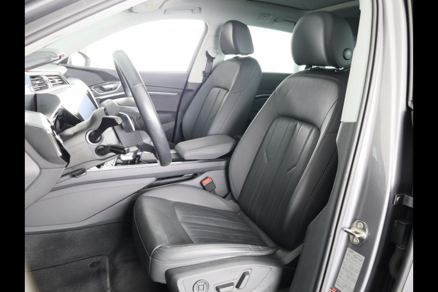 Audi e-tron e-tron 50 quattro Launch edition plus 71 kWh 313pk | SoH 90% | Panoramadak | Lederen bekleding | Adaptieve cruise controle | Elektrisch verstelbare voorstoelen | Memory