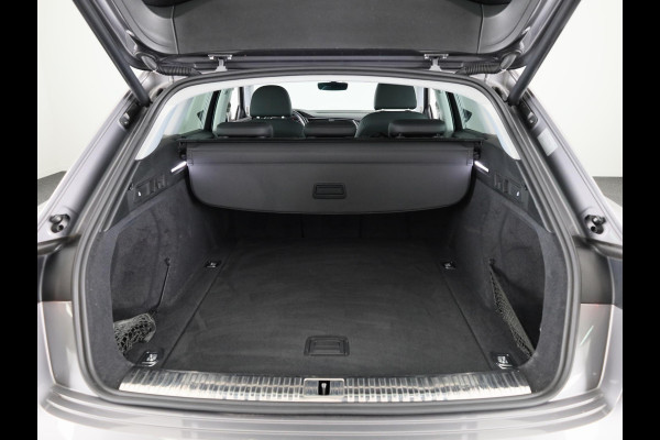 Audi e-tron e-tron 50 quattro Launch edition plus 71 kWh 313pk | SoH 90% | Panoramadak | Lederen bekleding | Adaptieve cruise controle | Elektrisch verstelbare voorstoelen | Memory