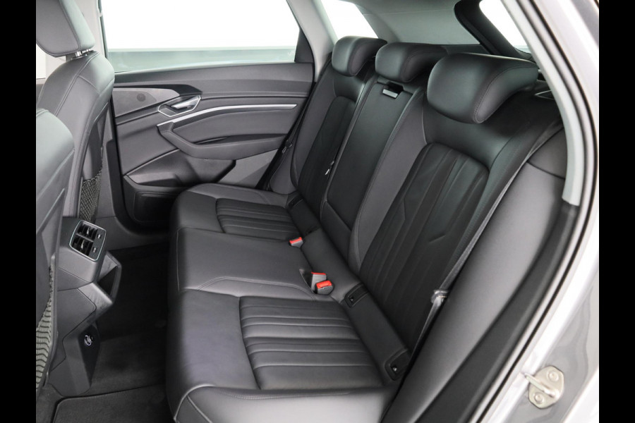 Audi e-tron e-tron 50 quattro Launch edition plus 71 kWh 313pk | SoH 90% | Panoramadak | Lederen bekleding | Adaptieve cruise controle | Elektrisch verstelbare voorstoelen | Memory
