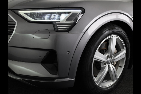 Audi e-tron e-tron 50 quattro Launch edition plus 71 kWh 313pk | SoH 90% | Panoramadak | Lederen bekleding | Adaptieve cruise controle | Elektrisch verstelbare voorstoelen | Memory